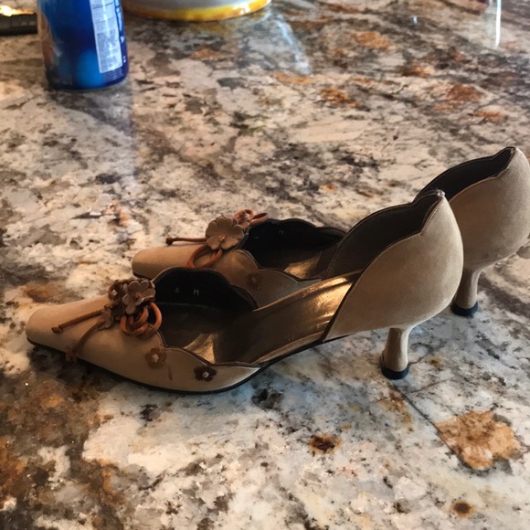 Stuart Weitzman sz6 pre owned Excellent Condition - Picture 2 of 4